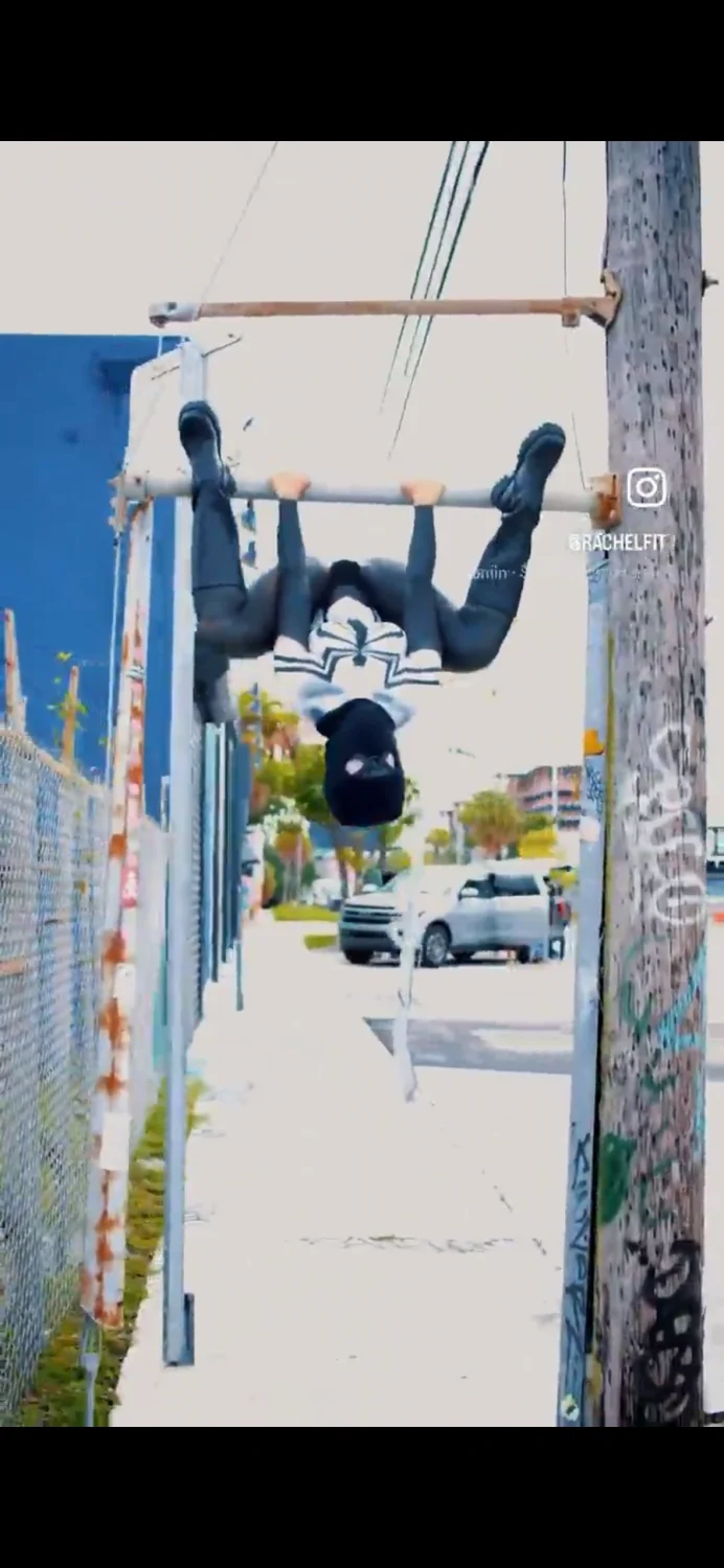 Sexy flexi spider girl 🥵🕷️ image 4