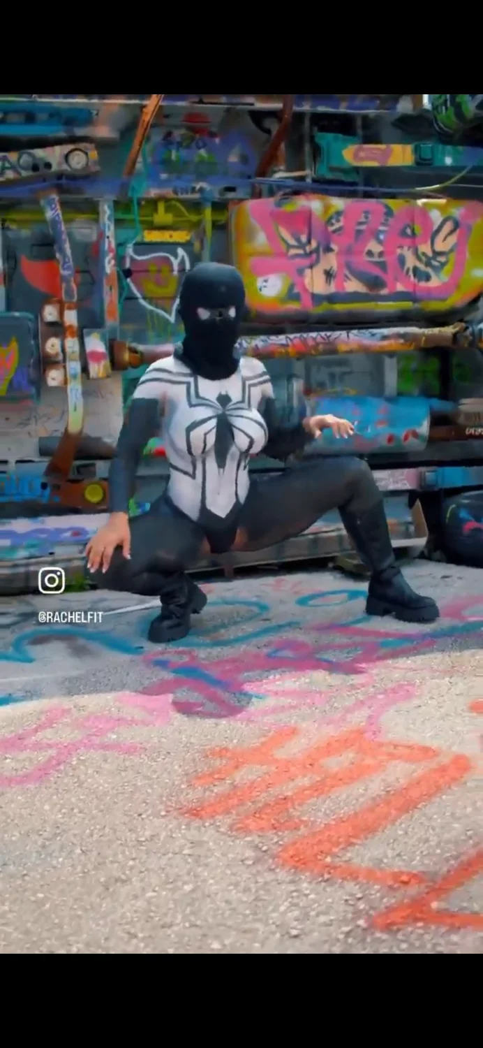 Sexy flexi spider girl 🥵🕷️ image 6