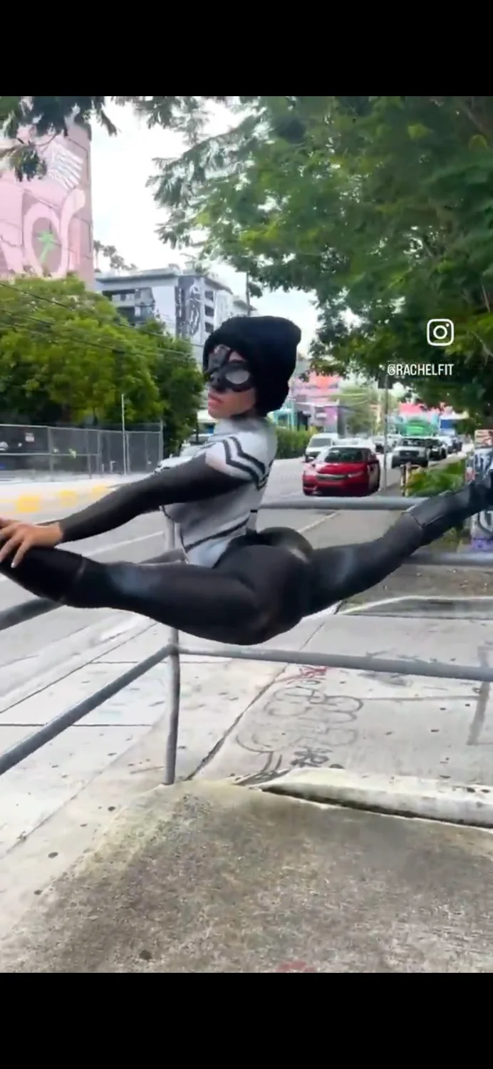 Sexy flexi spider girl 🥵🕷️ image 9