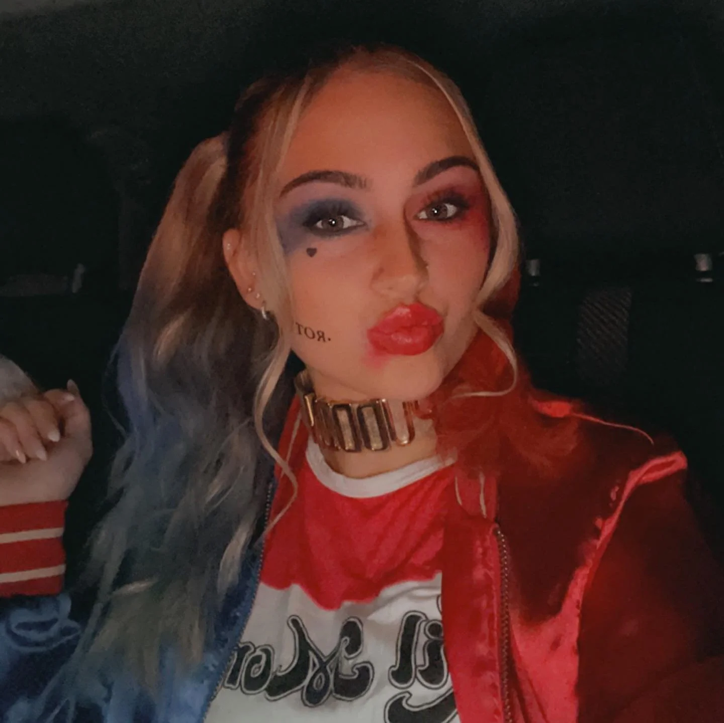 My cousin Krystal: Harley Quinn vs. Tinkerbell (Halloween 2022) (21yo) image 4
