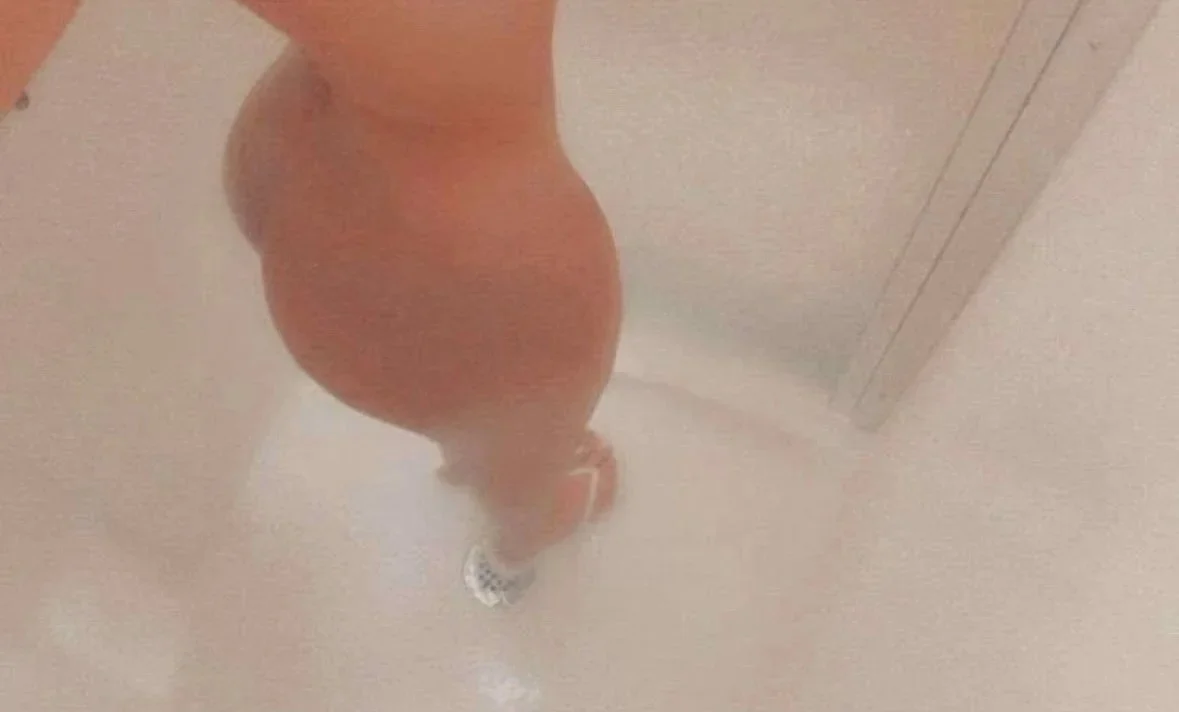 She send me this pic but doesn't know I've posted her image 3