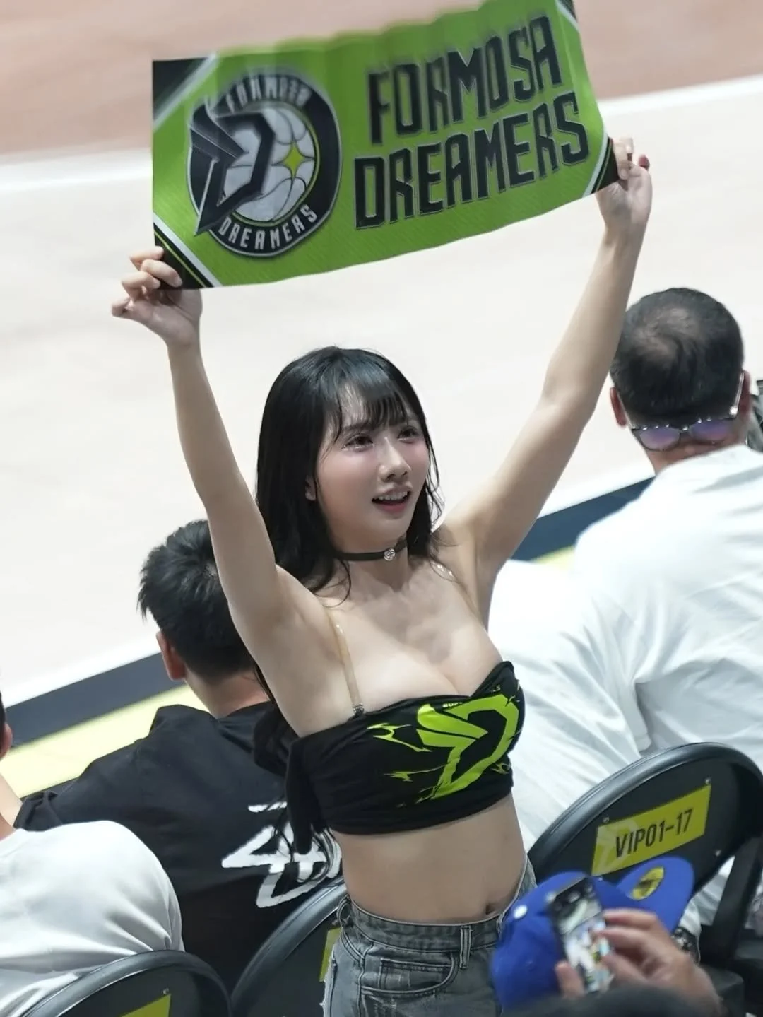 Taiwanese Cheerleader BubbleTea Wang image 2
