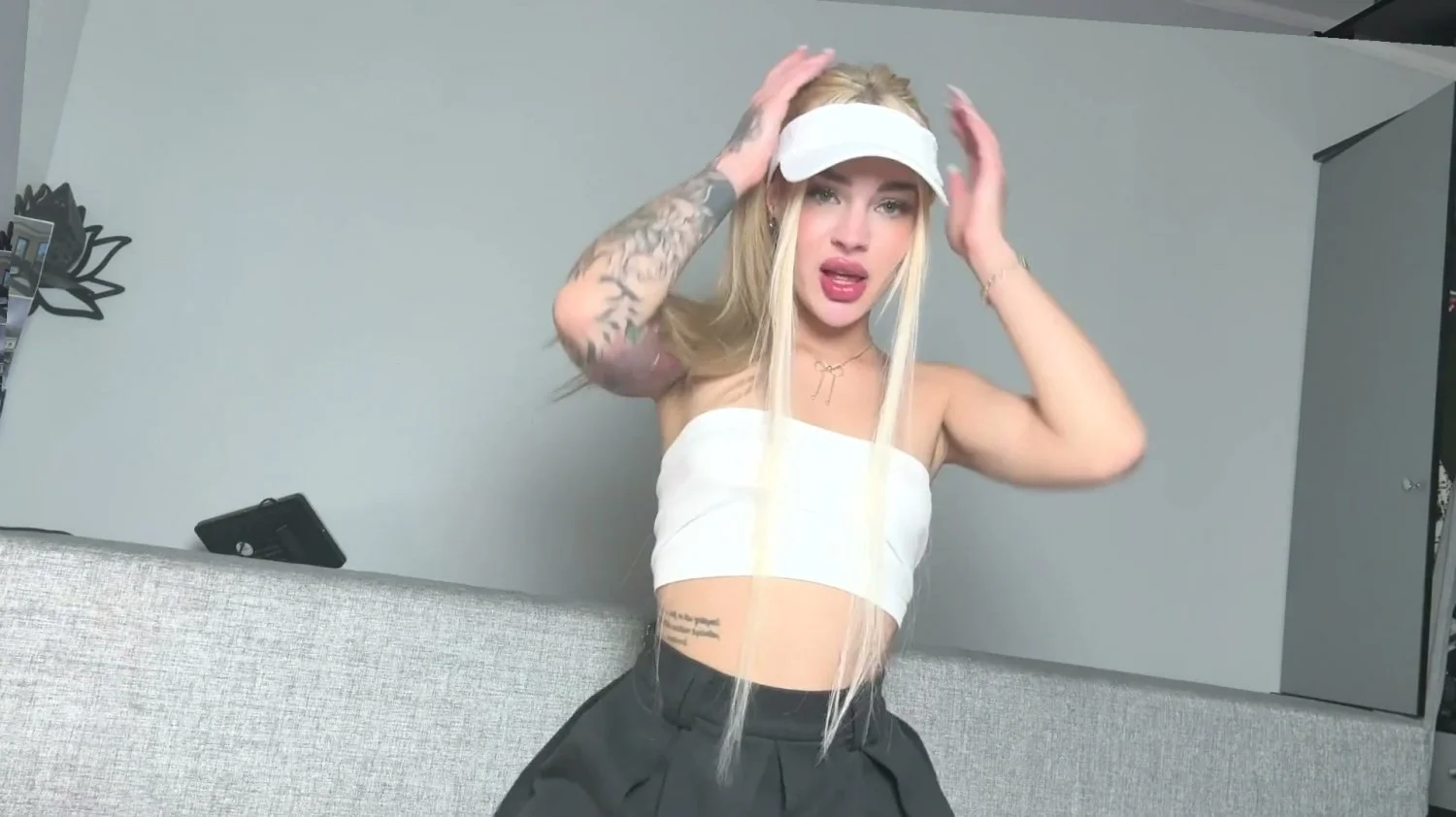 🔞 sexy slut petite body blowjob nude tight pussy 😈🍑 OF image 4