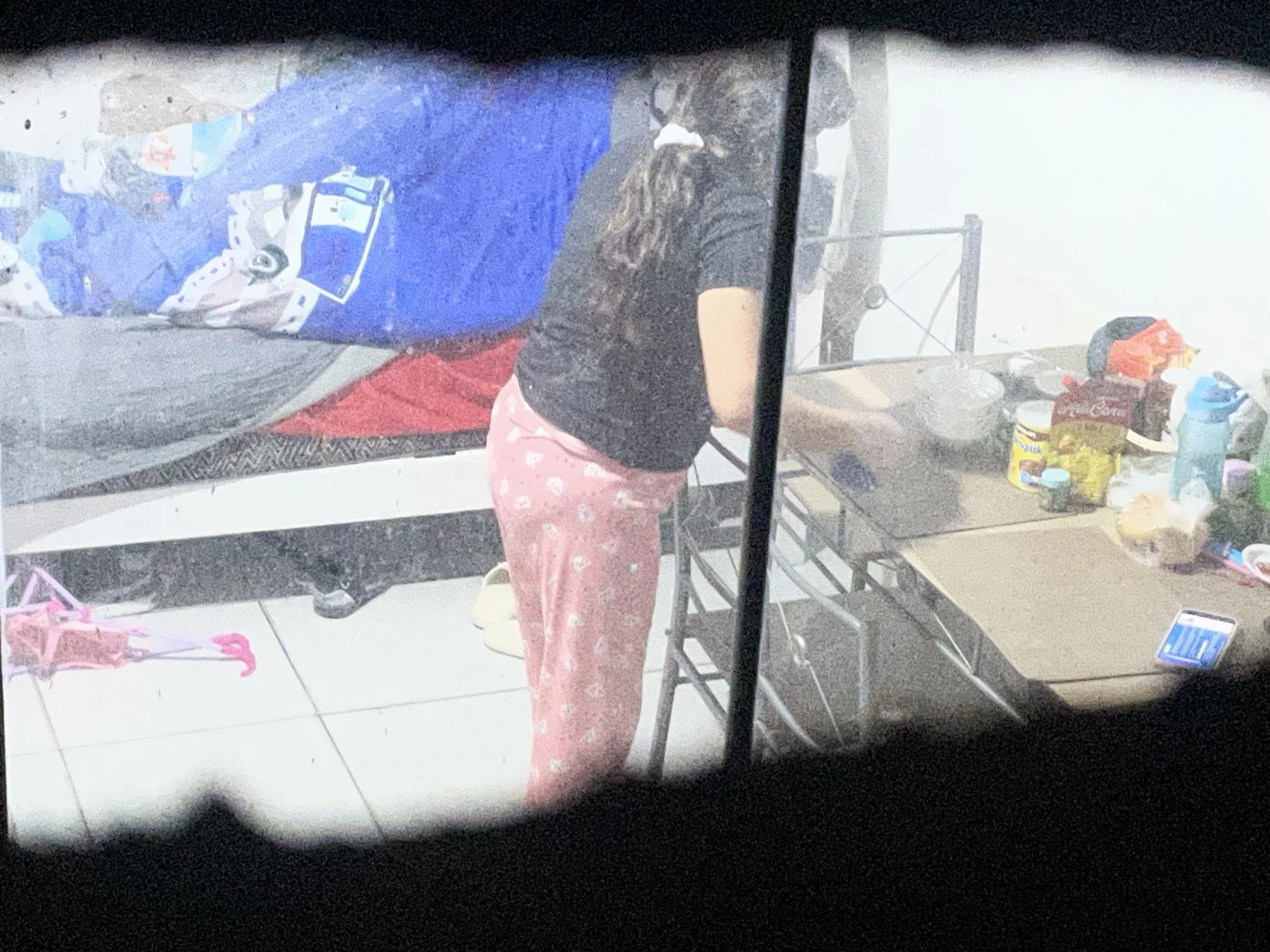 Espío a mi vecina buenota bañándose main image