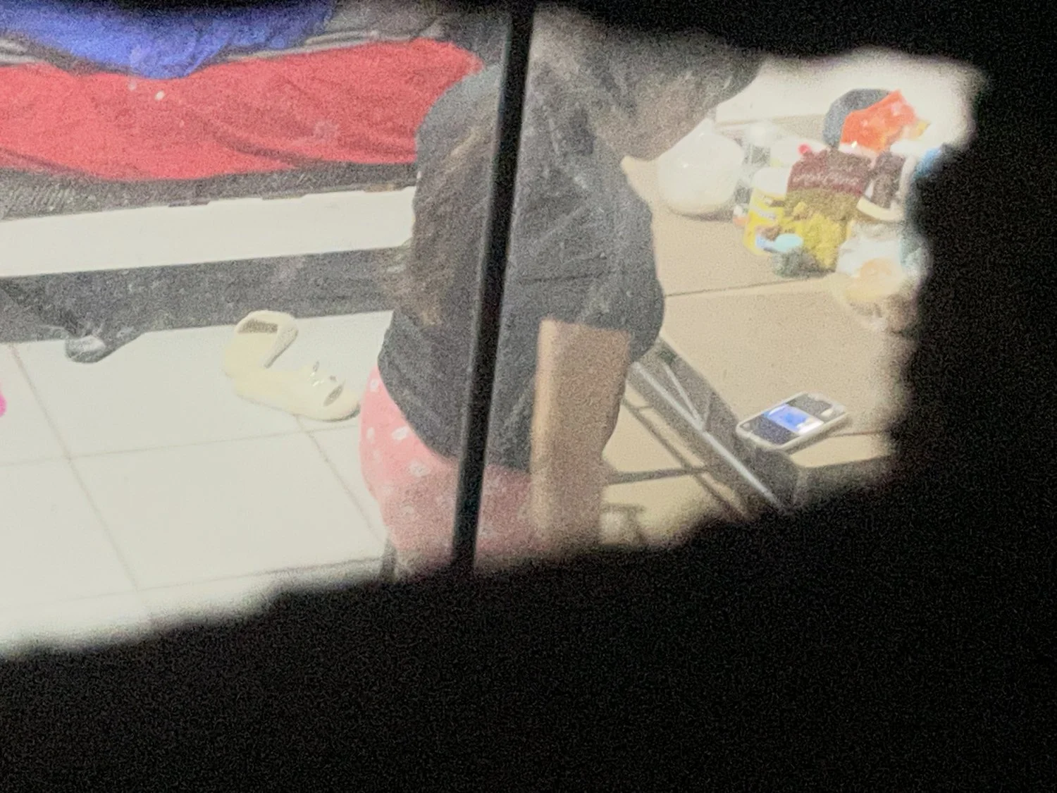 Espío a mi vecina buenota bañándose image 13