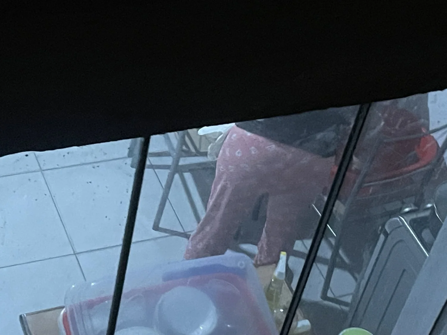 Espío a mi vecina buenota bañándose image 14