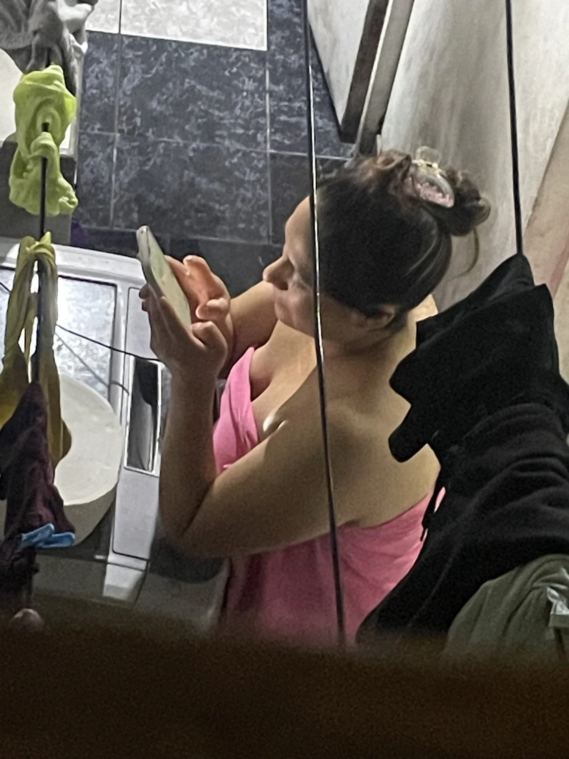 Espío a mi vecina buenota bañándose image 21