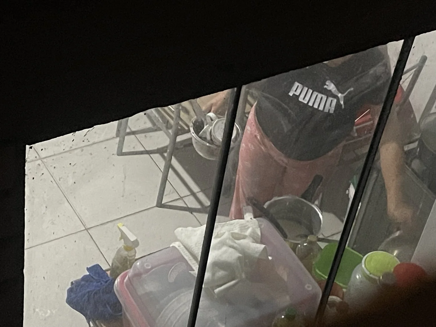 Espío a mi vecina buenota bañándose image 3