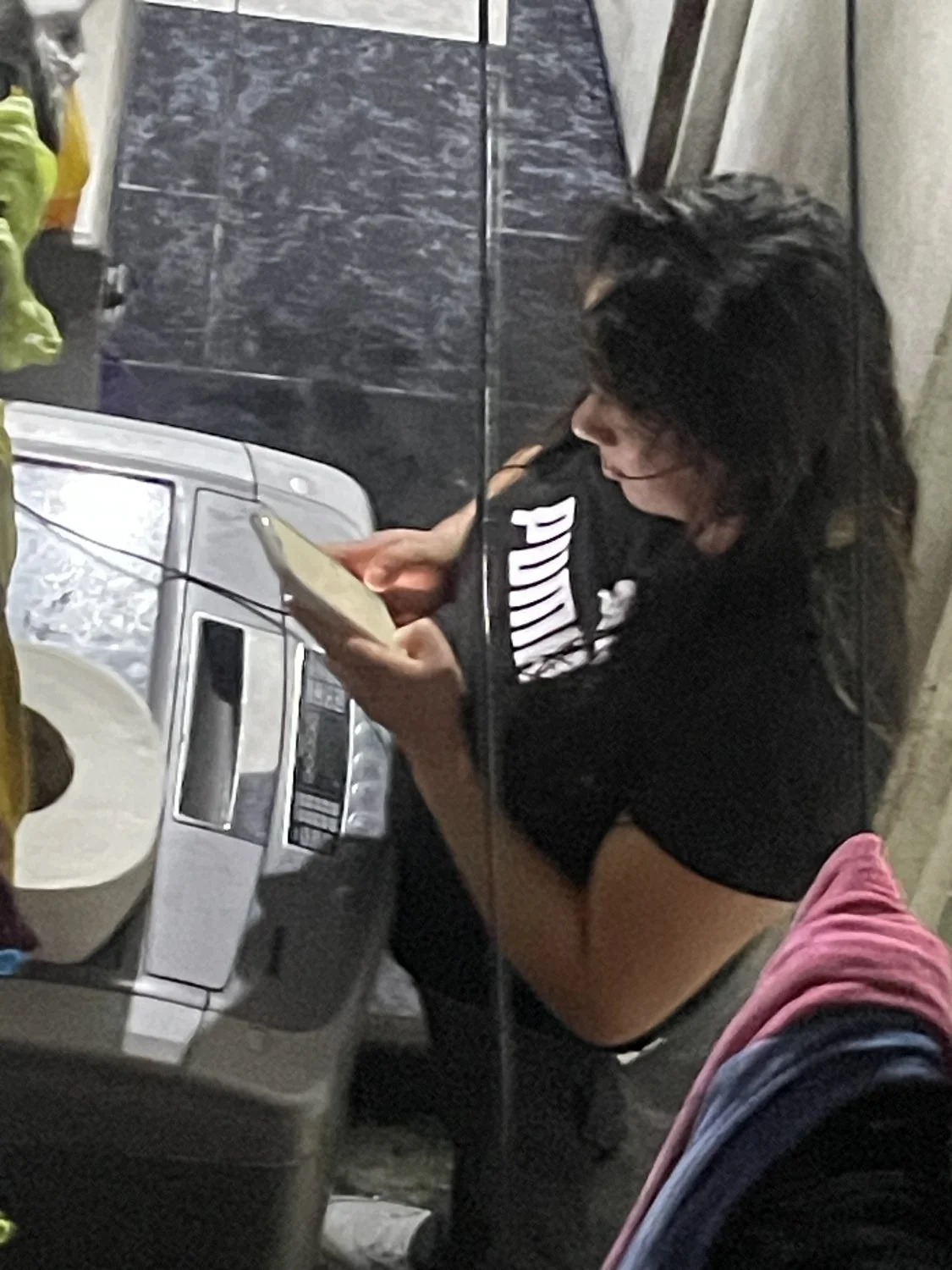Espío a mi vecina buenota bañándose image 30
