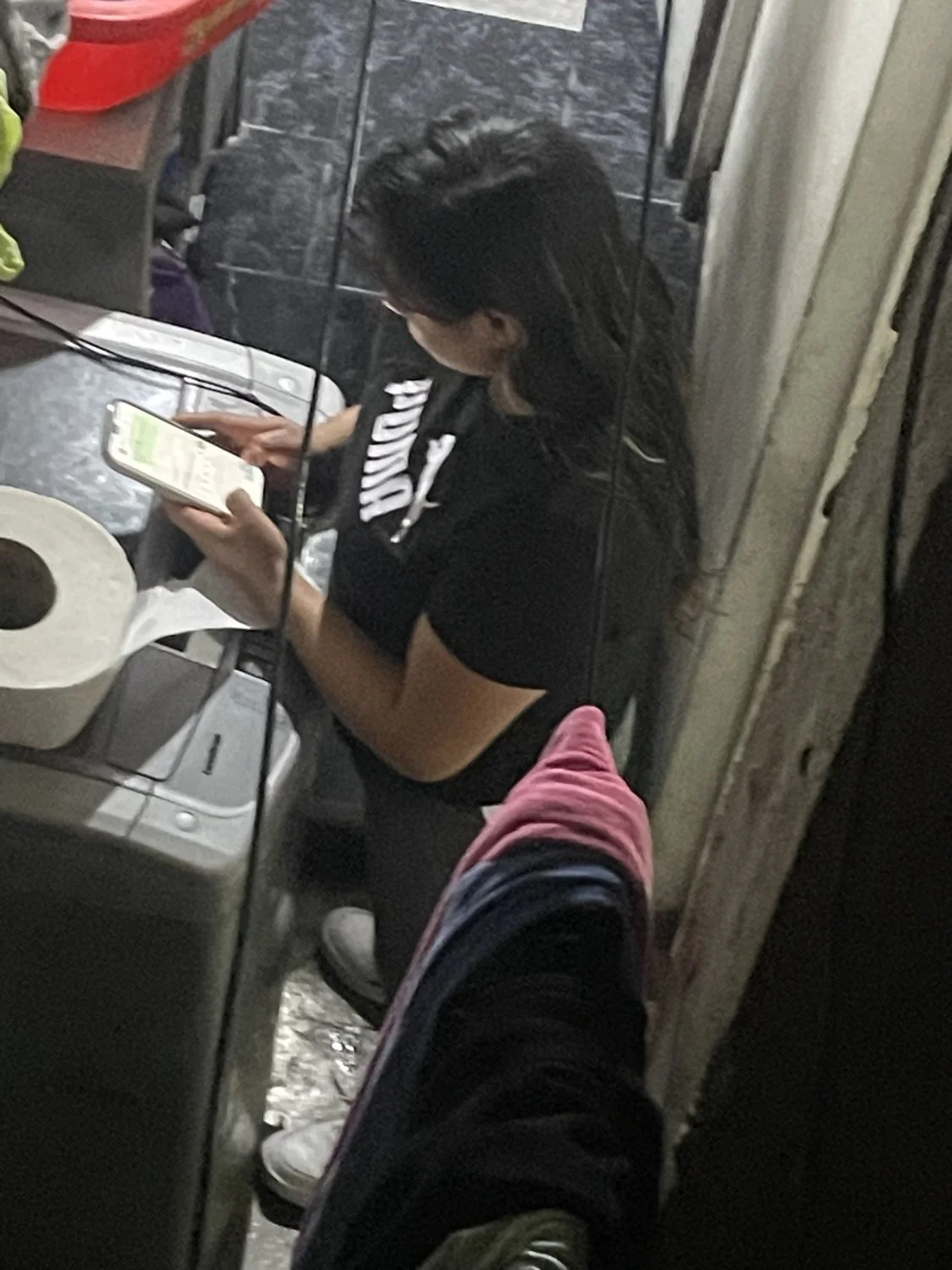 Espío a mi vecina buenota bañándose image 35