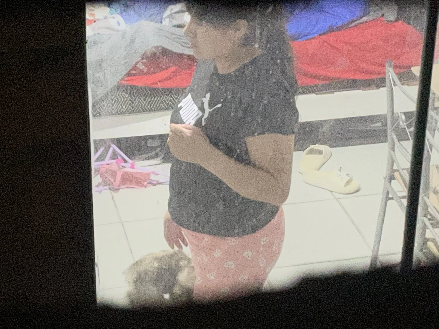 Espío a mi vecina buenota bañándose image 6