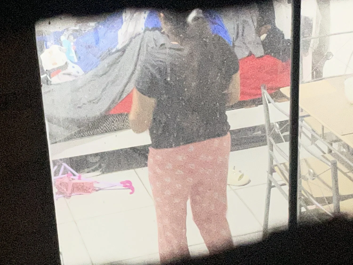 Espío a mi vecina buenota bañándose image 9