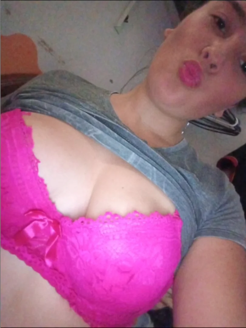 Perla desperate for dollars and still looking for a rich man to put his sweet lips on his cock image 10