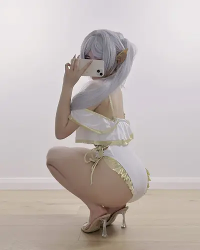 Nueva cosplayer para morbosear como lo merece, la puta sabe bien como calentar pijas cover image