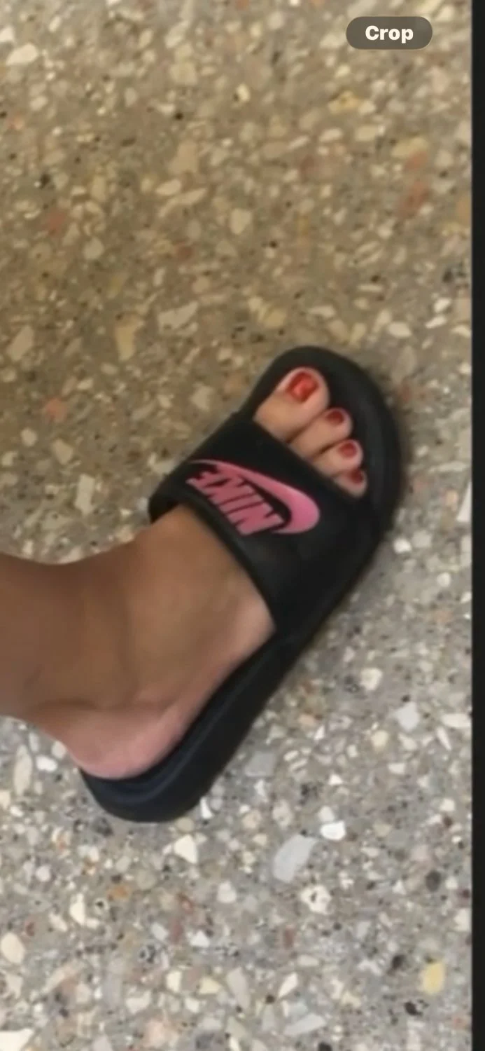 MILF feet image 1