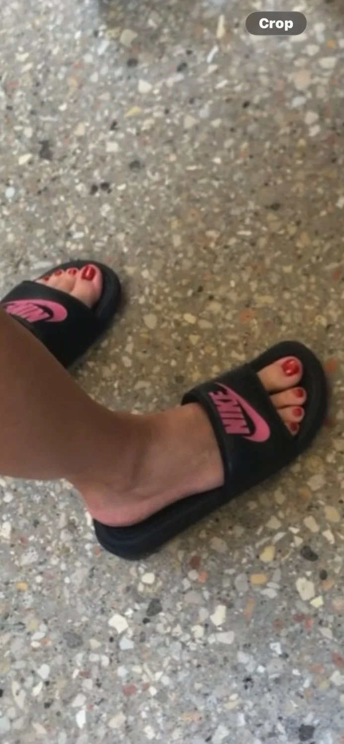 MILF feet image 2