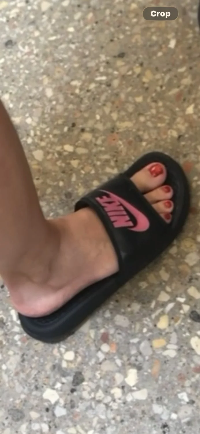 MILF feet image 3