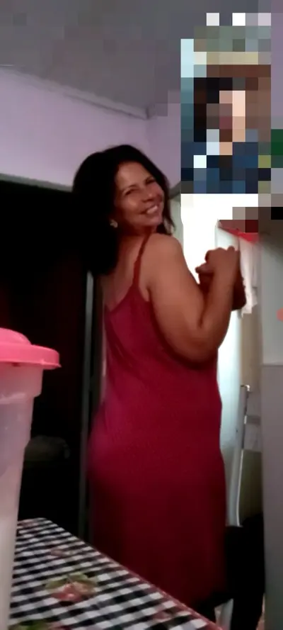 Coroa Rabuda na chamada de vídeo Rabo gostoso e grande cover image