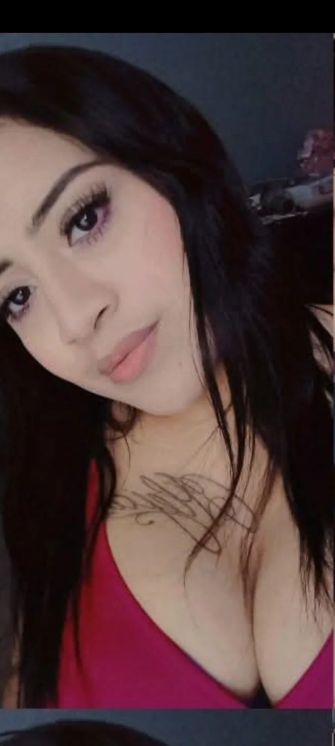 Puta zorrita hermosa Rica chichona sexy image 11