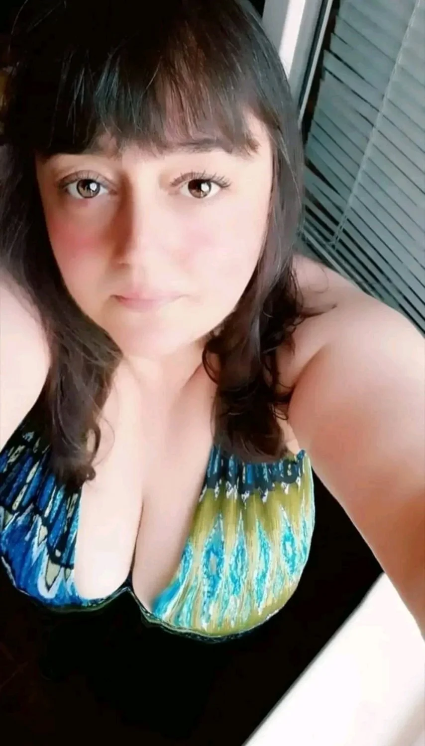 Curvy busty milf Neli image 28