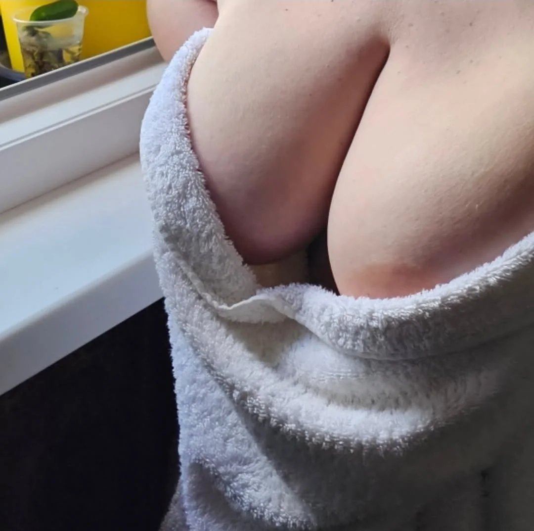 Curvy busty milf Neli image 8