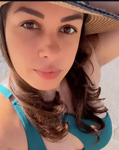 Brazilian MILF Cheating with texts cover image