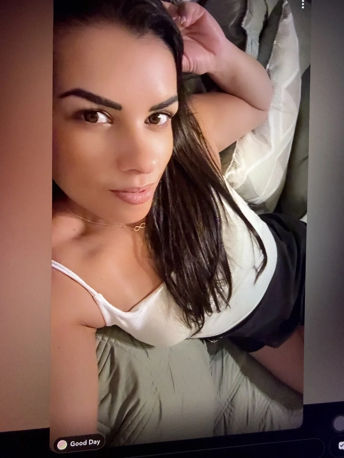 Brazilian MILF Cheating with texts image 2