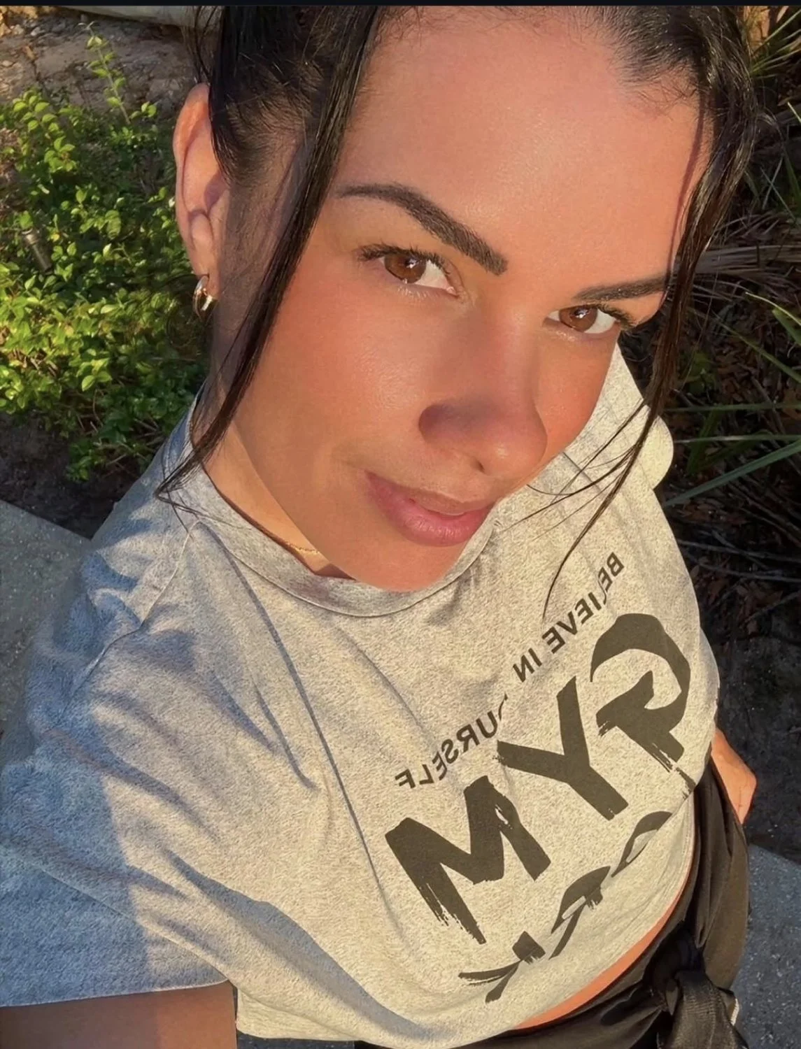Brazilian MILF Cheating with texts image 5