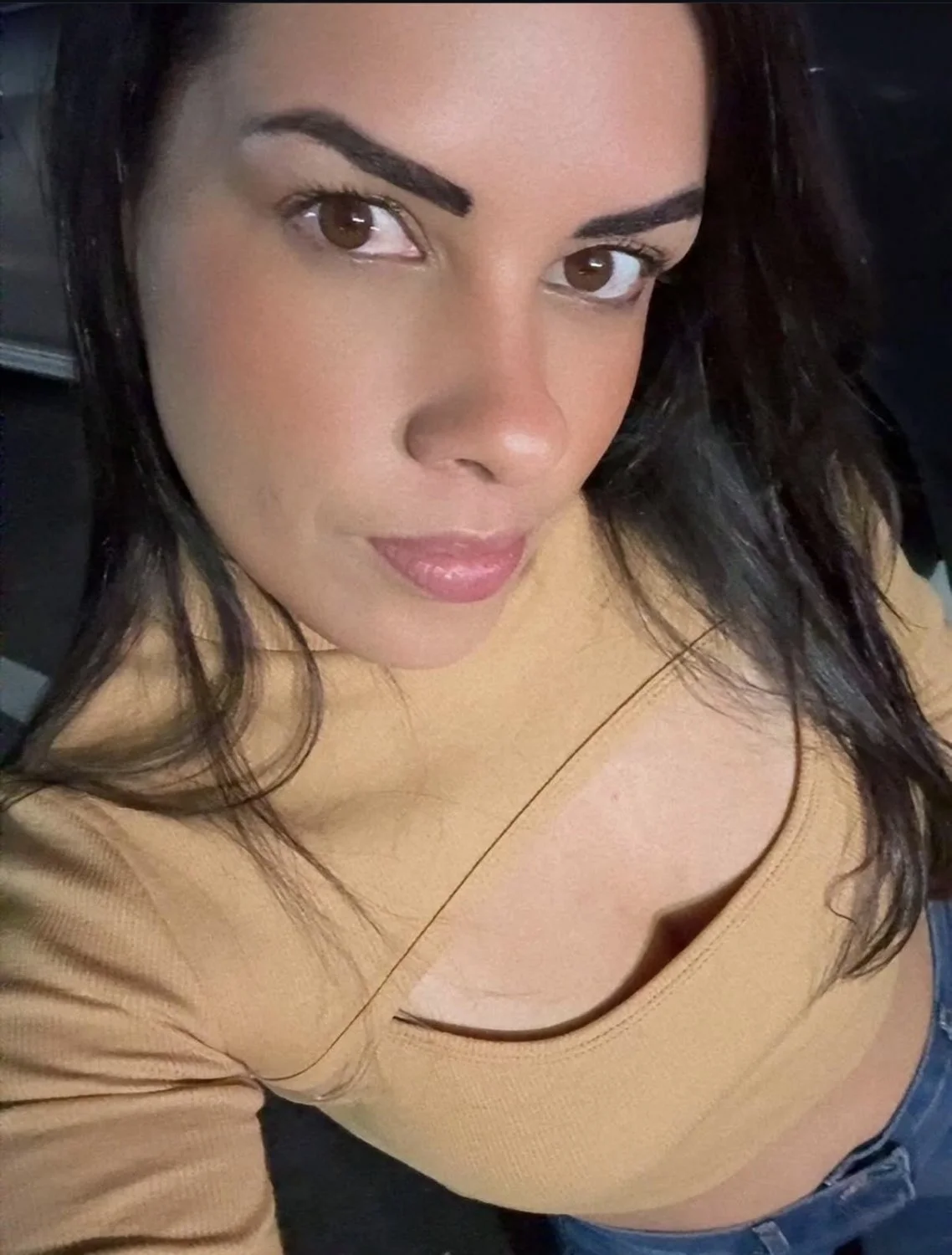 Brazilian MILF Cheating with texts image 6
