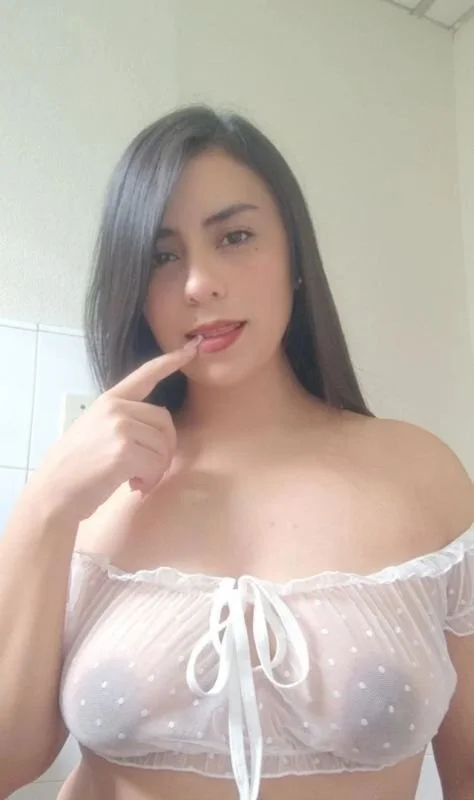 Ester la pezones image 3