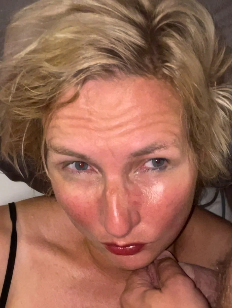 Whore Anna image 8