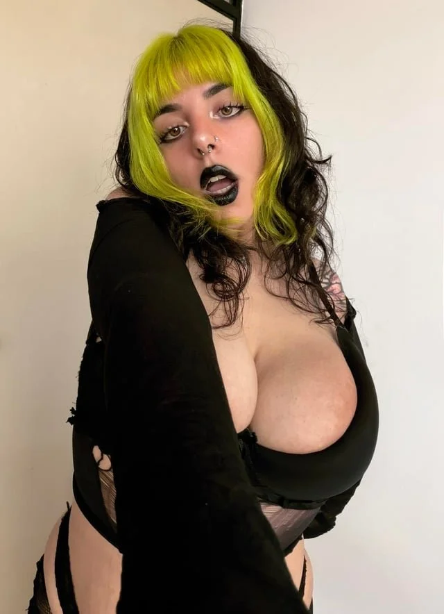 Sexy Chunky Goth Girl image 11