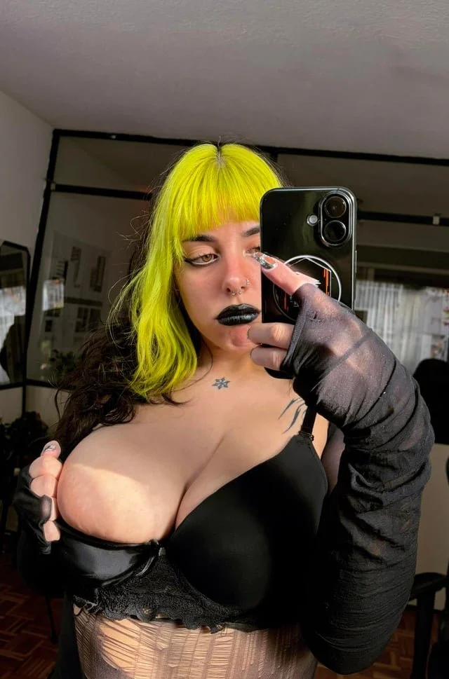 Sexy Chunky Goth Girl image 5