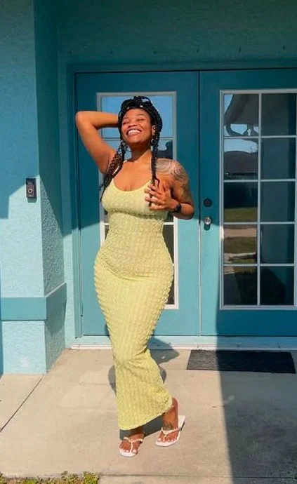 Hot ebony in dress image 2