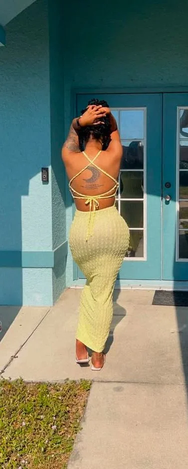 Hot ebony in dress image 3
