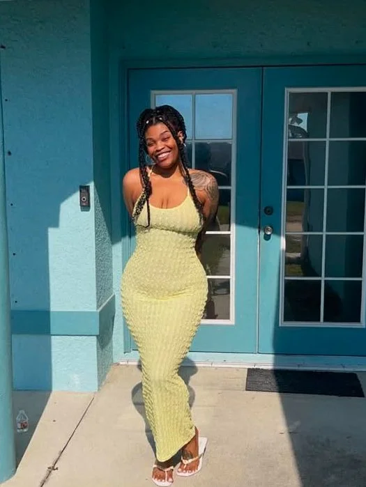 Hot ebony in dress image 4