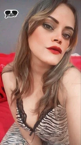 Hot Arabic milf main image