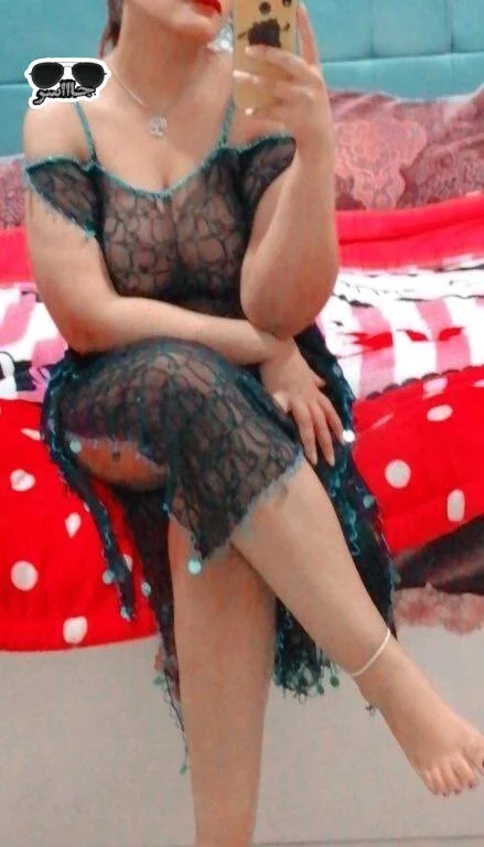 Hot Arabic milf image 21
