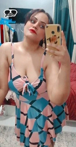 Hot Arabic milf image 26