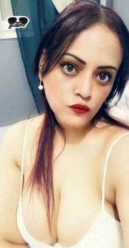 Hot Arabic milf image 3