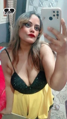 Hot Arabic milf image 4