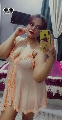 Hot Arabic milf image 5
