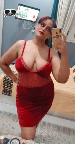 Hot Arabic milf image 8