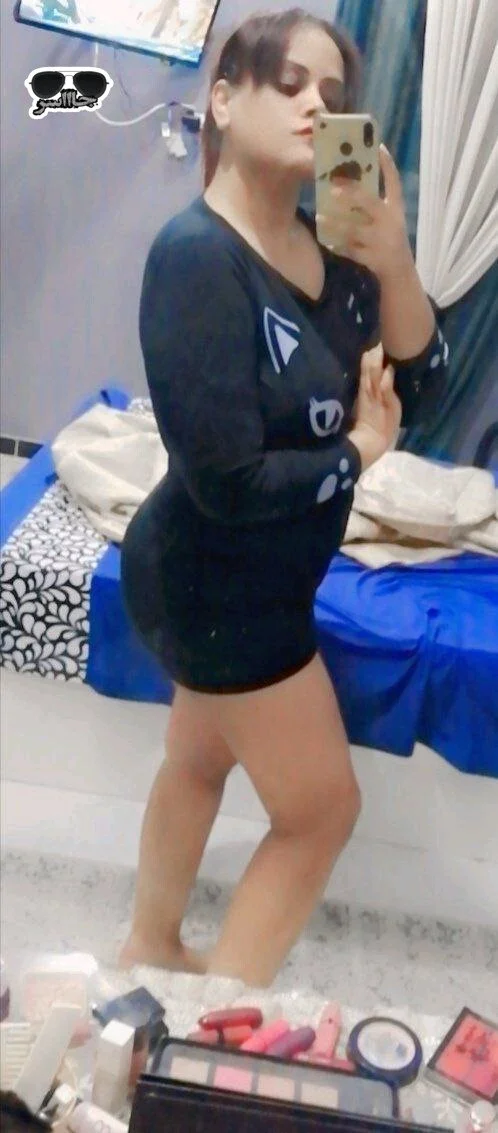 Hot Arabic milf image 9