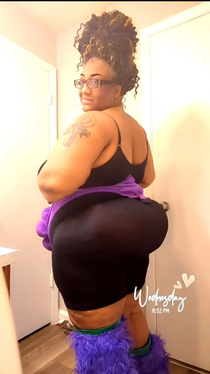 Th1ck Matur3 eb0nY bBw bootY !! image 4