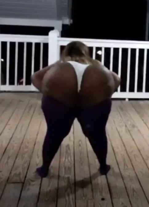 Th1ck Matur3 eb0nY bBw bootY !! image 7