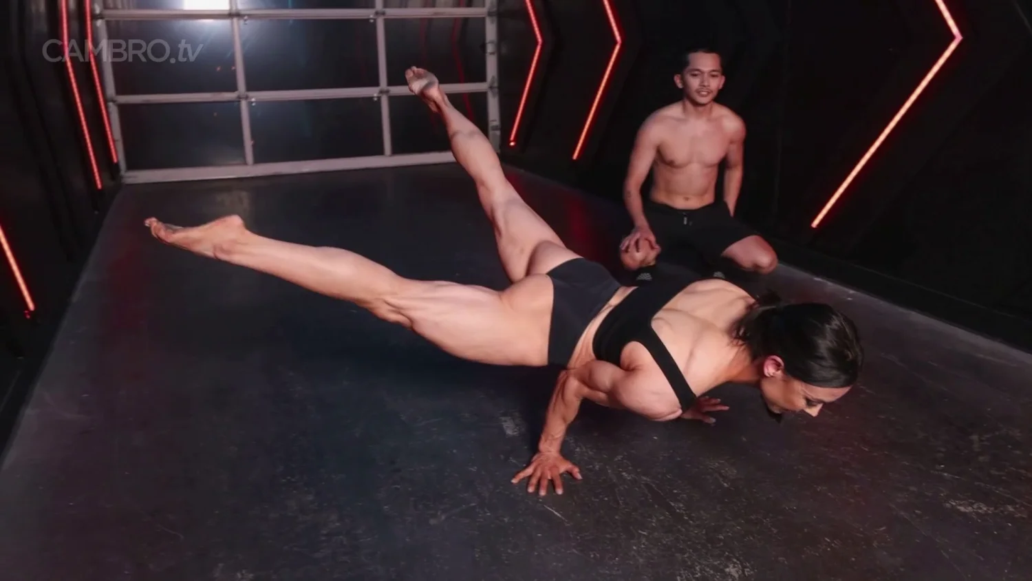 J0D1 B04M - Gymnast emasculation image 4