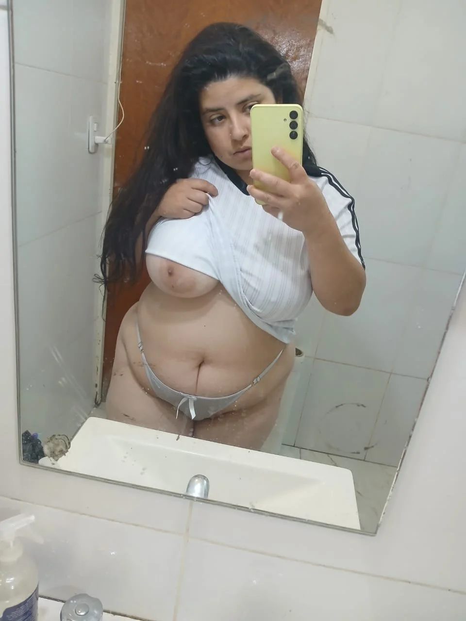 Gordita tetona image 2