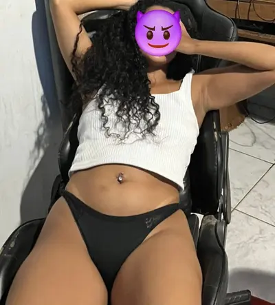 Novinha cacheada engolindo o pau do negão cover image