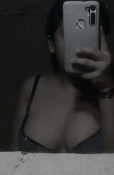 Gordinha Foi vazada mostrando o bucetão e a raba cover image